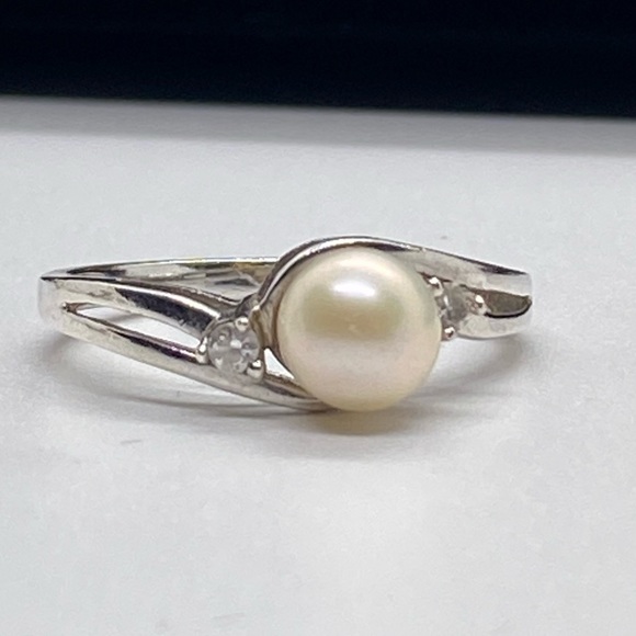 Pearl & Silver Ring With Two Stones - Picture 13 of 16